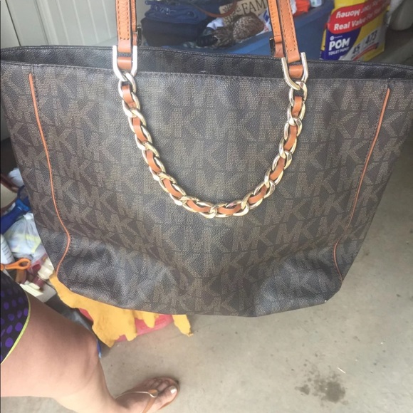 Michael Kors Purse. - Picture 3 of 6